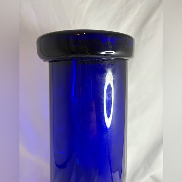 Large tall, cobalt blue glass vase - Picture 3 of 5